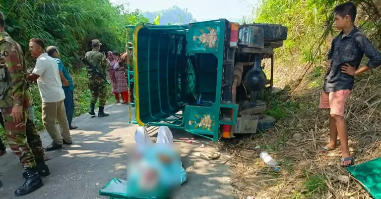 দুর্ঘটনা সেই পর্যটকবাহী গাড়ি